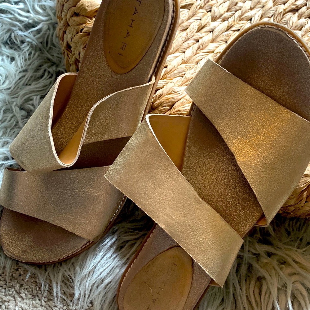 TAHARI slide sandles size 8